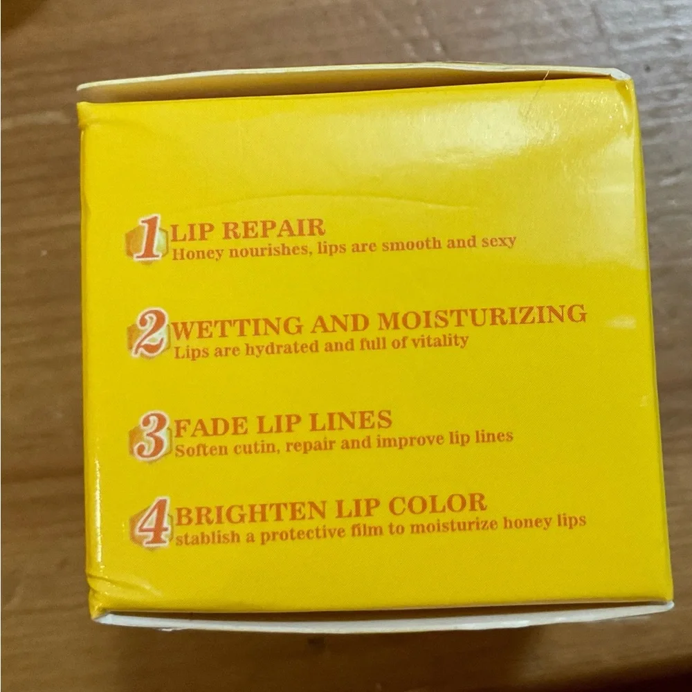 Eelhoe: lip mask strawberry and honey 4 box set with a honey stick applicator.